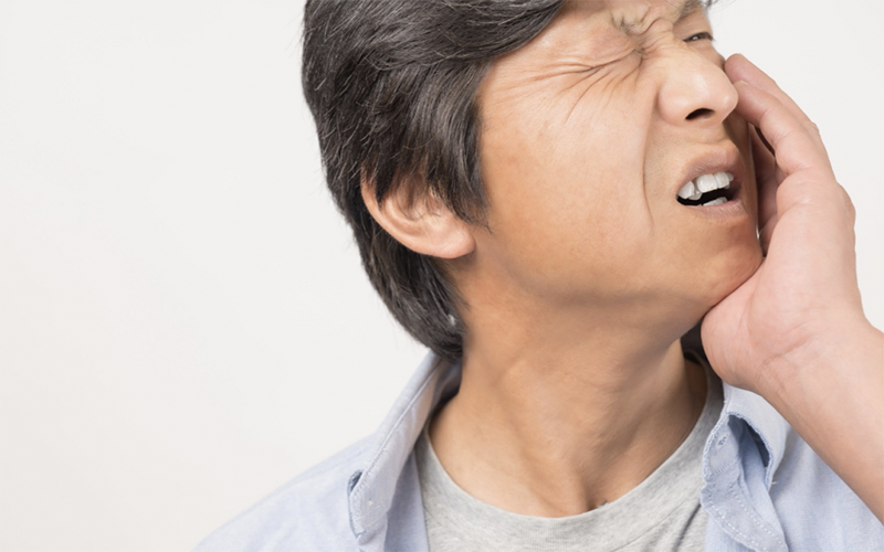 【根尖病巣】歯の根っこに膿が溜まる原因や症状・治療法とは？