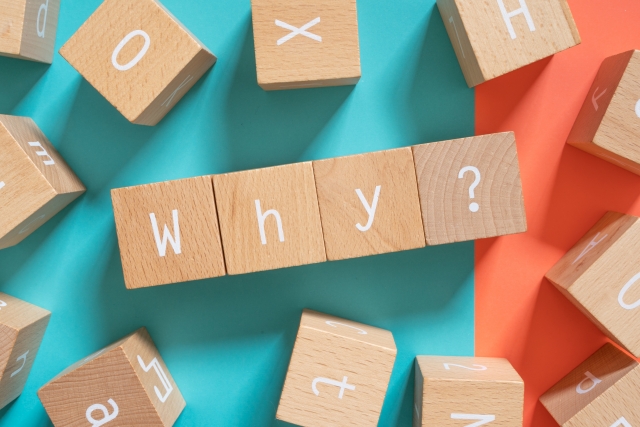 なぜと書かれたブロック