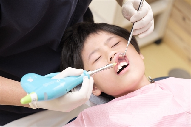 歯医者の麻酔はいつまで効いている？ 麻酔の種類や注意点を紹介