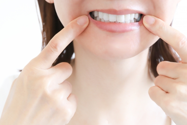 歯が割れたらすぐに歯科へ！ 症状や主な原因・予防法・治療法を紹介
