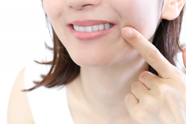 歯の仮歯はなぜ必要なの？ 仮歯が持つ役割と取れたときの対処法を紹介