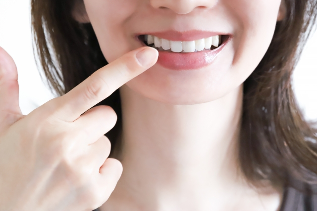 前歯の歯並びが悪いことによるデメリット5つ！ 具体的な状態や治療方法を紹介